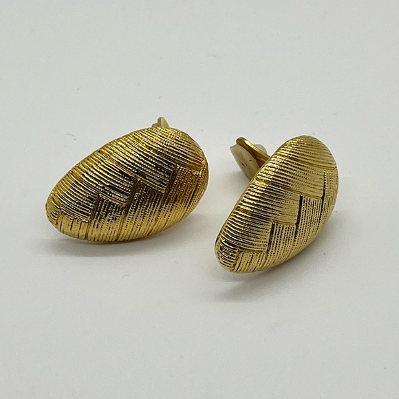 Vintage Gold Tone Chevron Textured Clip-on Earrings - Picture 2 of 6